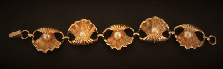 shells faux pearls goldtone bracelet