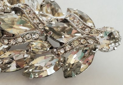 feather or leaf silver-tone brooch with rhinestones detail