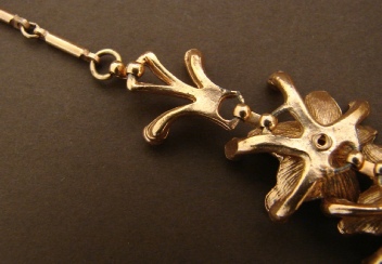 flowers with faux pearls and rhinestones gold tone necklace, back detail