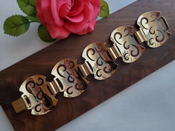 Sarah Coventry modern cut out gold-tone bracelet back