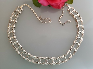 gold tone leaf and rhinestones choker, back