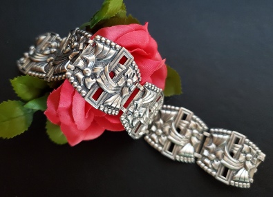 silver-tone blue aurora boralis rhinestones bracelet detail